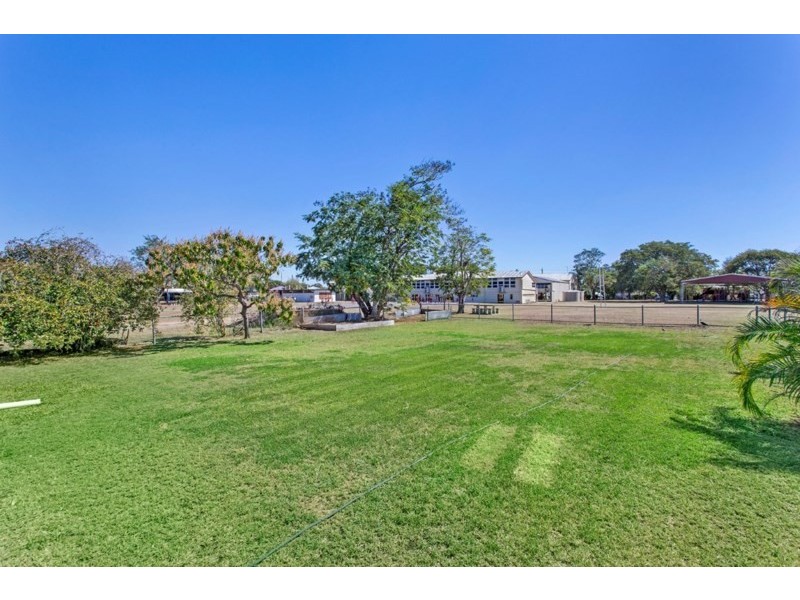 25 Tung Yeen Street, Park Avenue QLD 4701