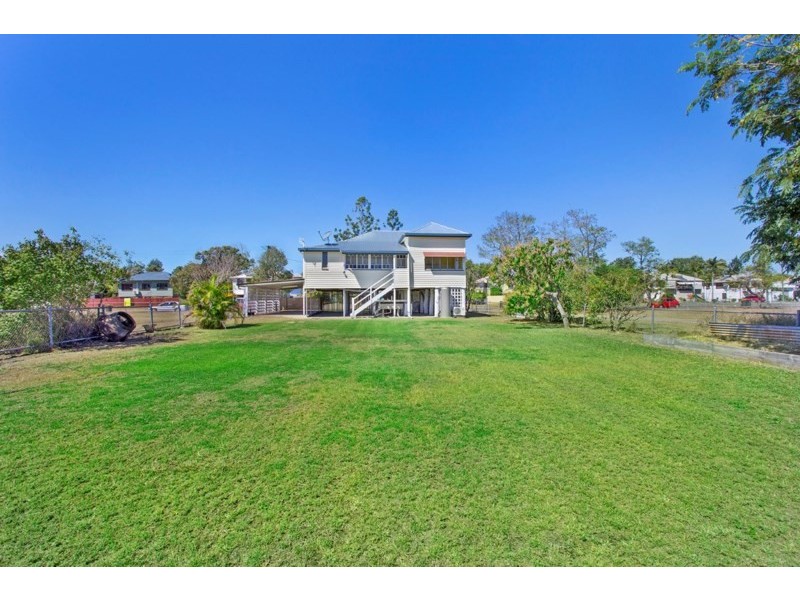 25 Tung Yeen Street, Park Avenue QLD 4701