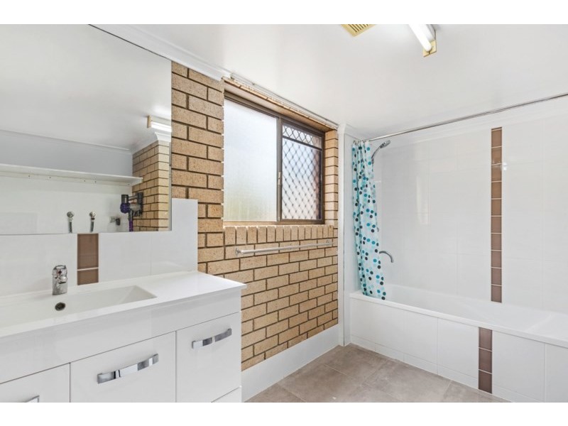 2/6 Burns Street, Frenchville QLD 4701