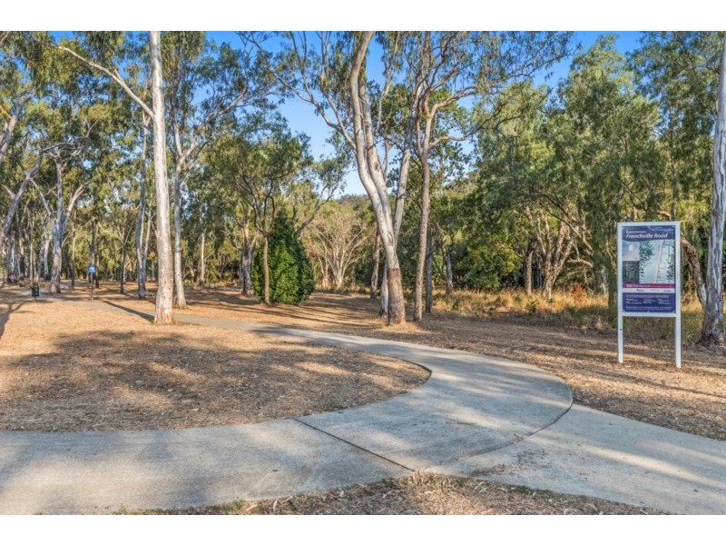 2/6 Burns Street, Frenchville QLD 4701