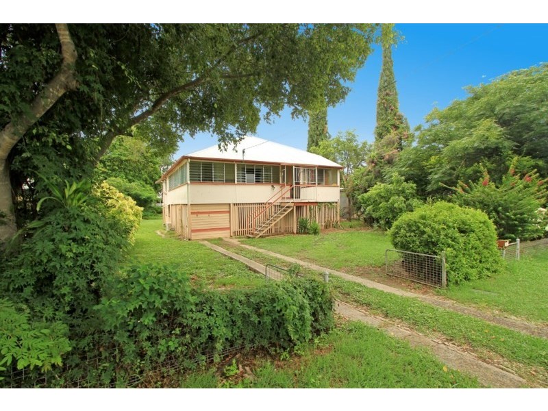 16 Armstrong Street, Berserker QLD 4701