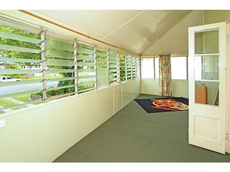 16 Armstrong Street, Berserker QLD 4701