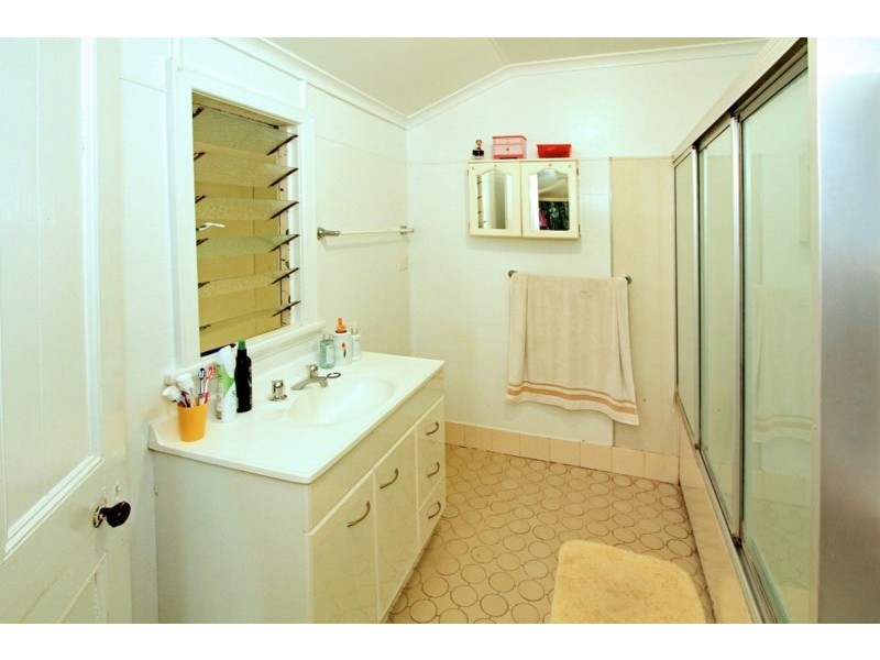 16 Armstrong Street, Berserker QLD 4701