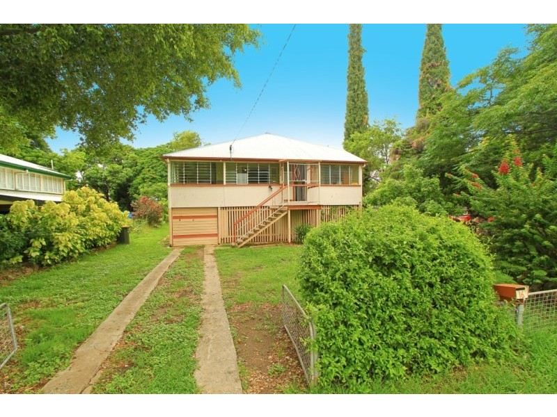 16 Armstrong Street, Berserker QLD 4701