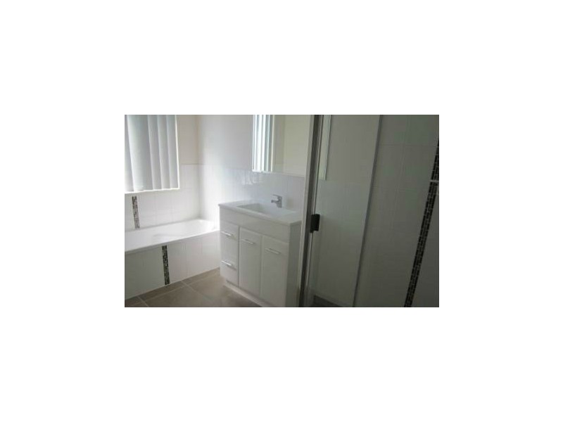 28 William Close, Gracemere QLD 4702