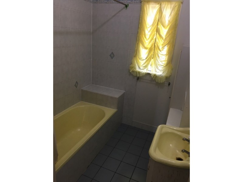 78 Livingstone Street, Berserker QLD 4701
