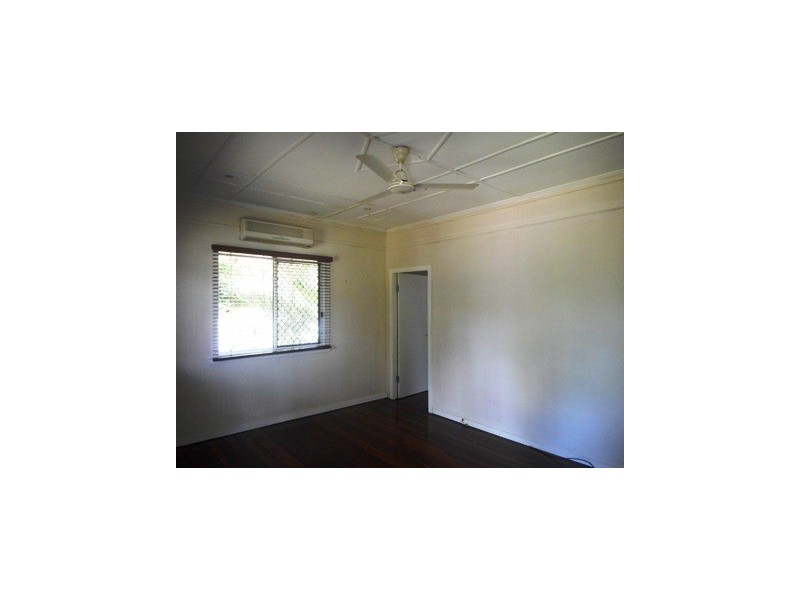 90 Main Street, Park Avenue QLD 4701