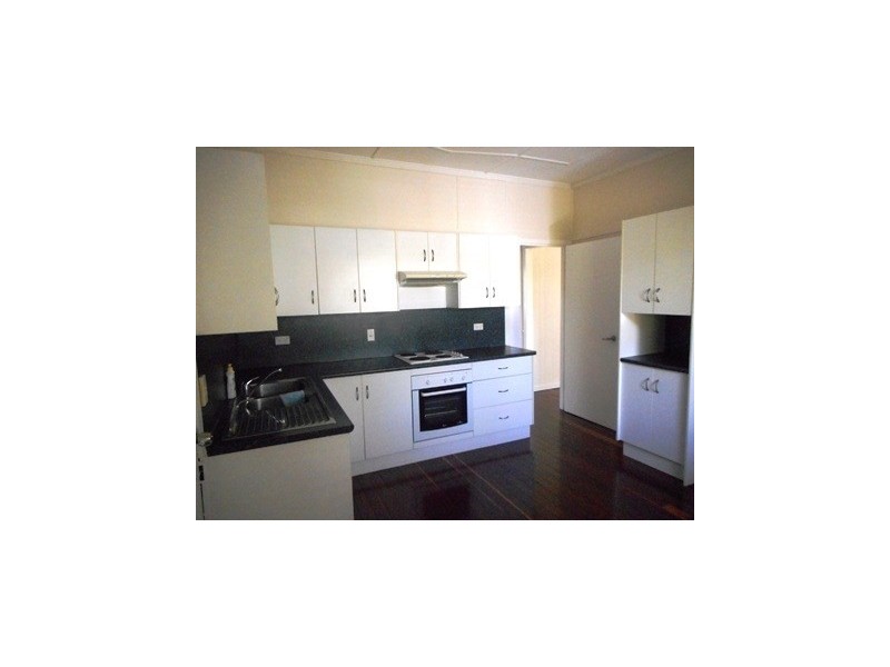 90 Main Street, Park Avenue QLD 4701