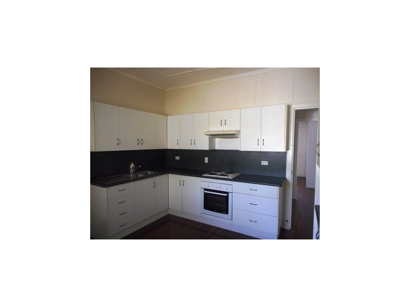 90 Main Street, Park Avenue QLD 4701
