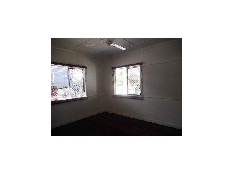 90 Main Street, Park Avenue QLD 4701