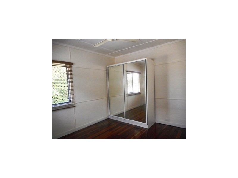 90 Main Street, Park Avenue QLD 4701