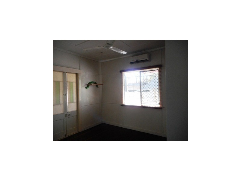 90 Main Street, Park Avenue QLD 4701