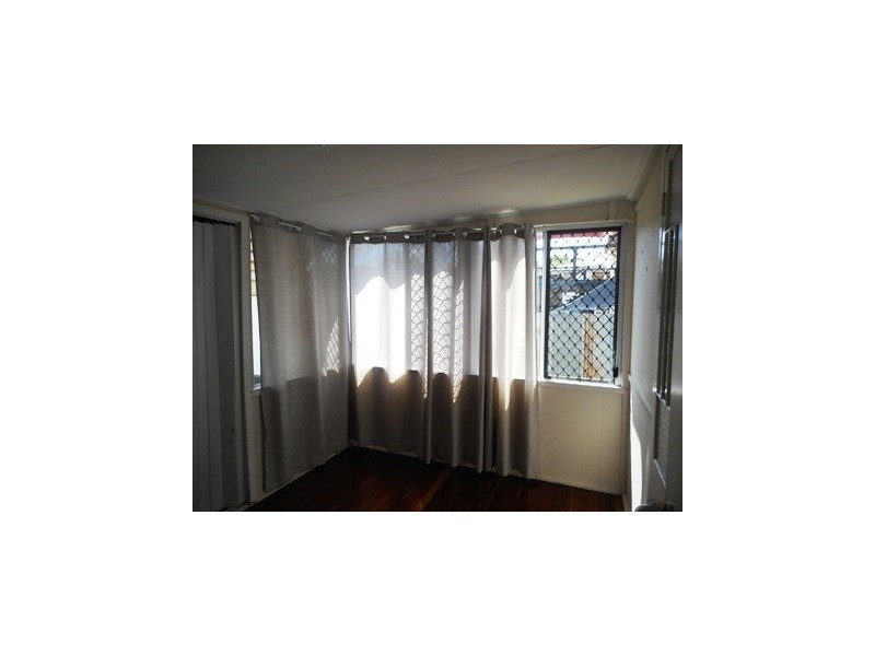 90 Main Street, Park Avenue QLD 4701