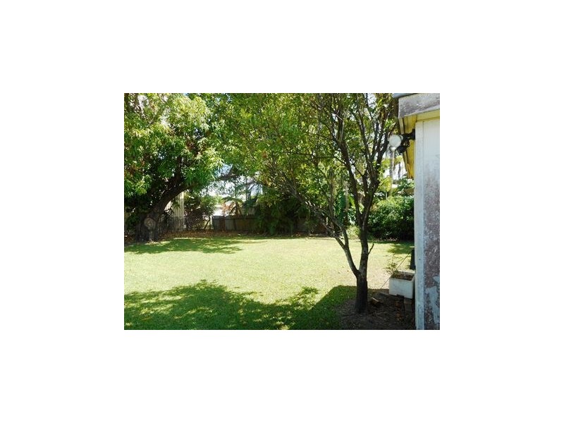 90 Main Street, Park Avenue QLD 4701