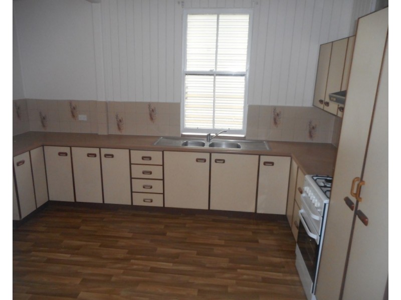 92 Elphinstone Street, Berserker QLD 4701