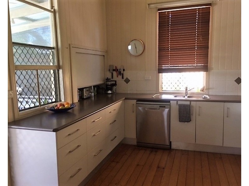 11 Penlington Street, The Range QLD 4700