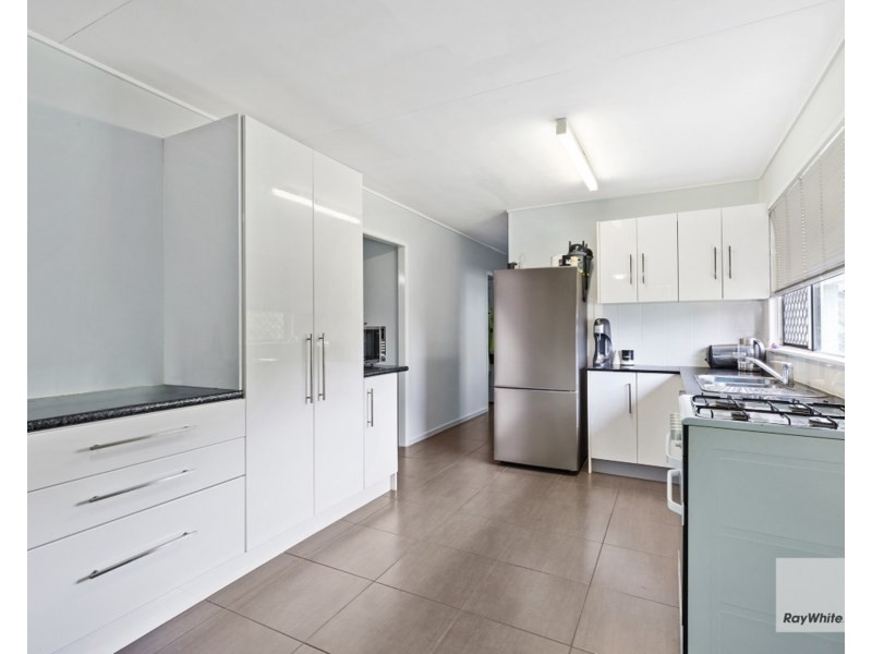 25 Thomasson Street, Park Avenue QLD 4701