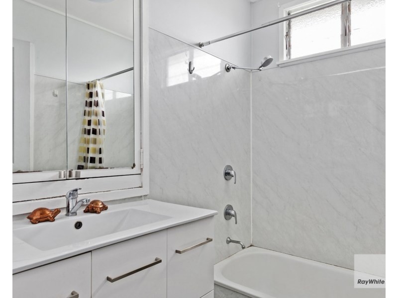 25 Thomasson Street, Park Avenue QLD 4701