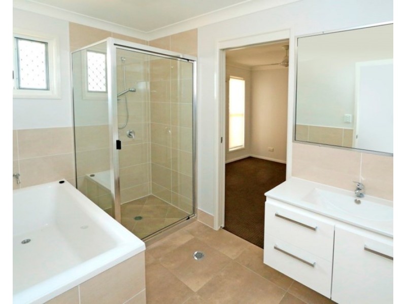 3/15 Card Street, Berserker QLD 4701