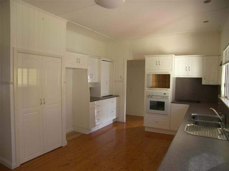 19 Herbert Street, Wandal QLD 4700