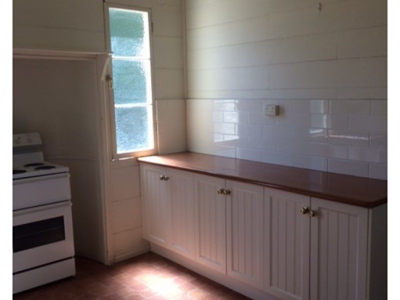 4 Davis Street, The Range QLD 4700