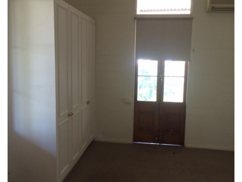 4 Davis Street, The Range QLD 4700