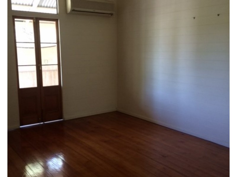 4 Davis Street, The Range QLD 4700