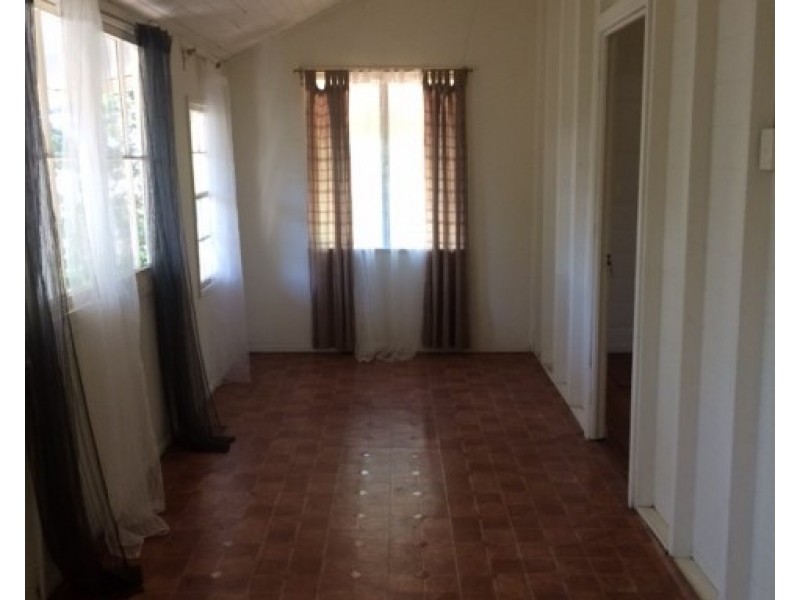 4 Davis Street, The Range QLD 4700