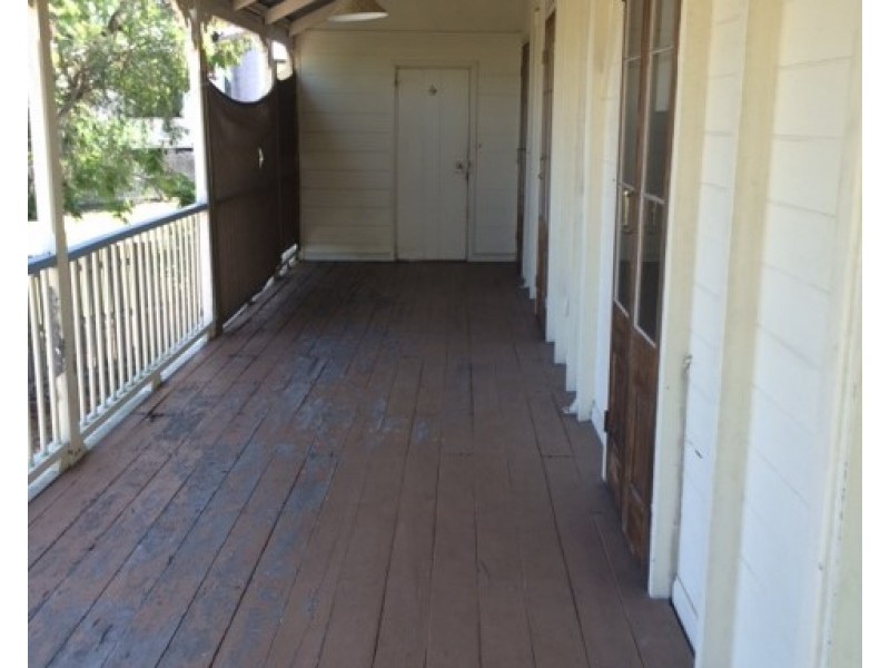 4 Davis Street, The Range QLD 4700