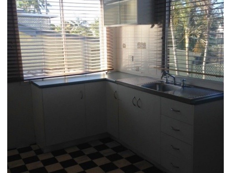 194 Peter Street, Berserker QLD 4701