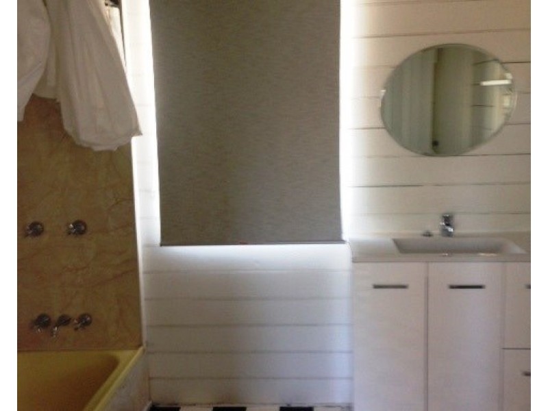 194 Peter Street, Berserker QLD 4701