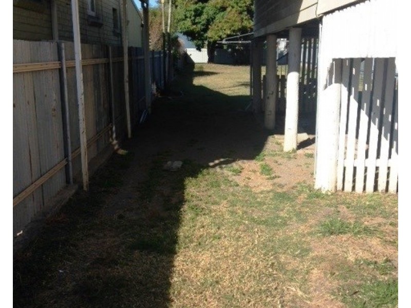 194 Peter Street, Berserker QLD 4701