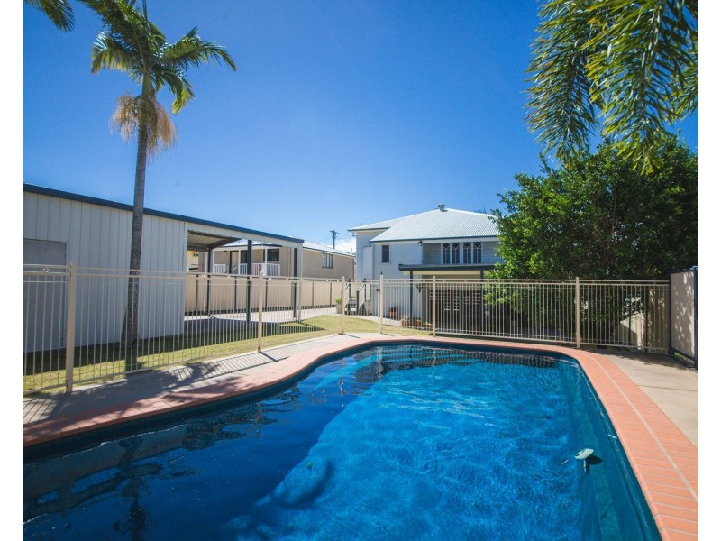 9 Highway Street, Park Avenue QLD 4701