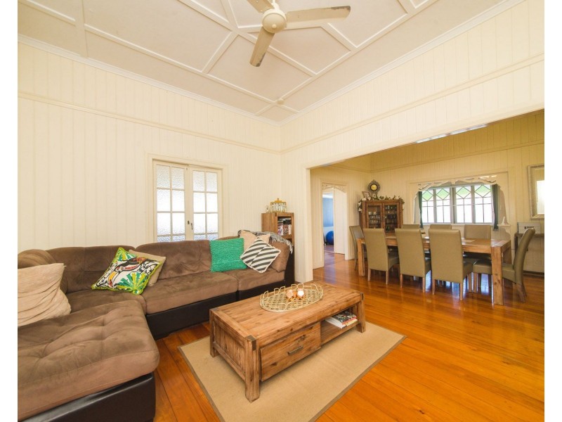 9 Highway Street, Park Avenue QLD 4701