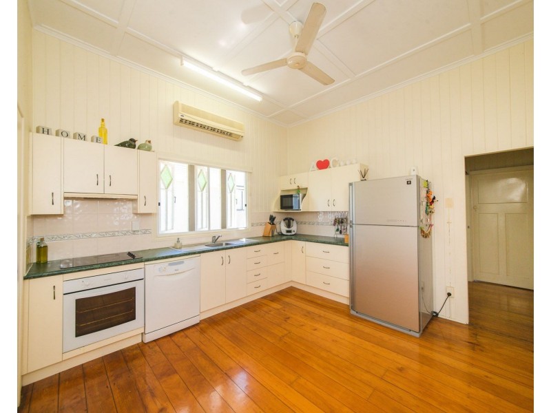 9 Highway Street, Park Avenue QLD 4701