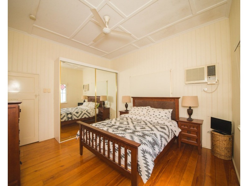 9 Highway Street, Park Avenue QLD 4701