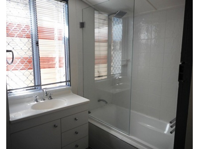 32 Pilkington Street, Koongal QLD 4701