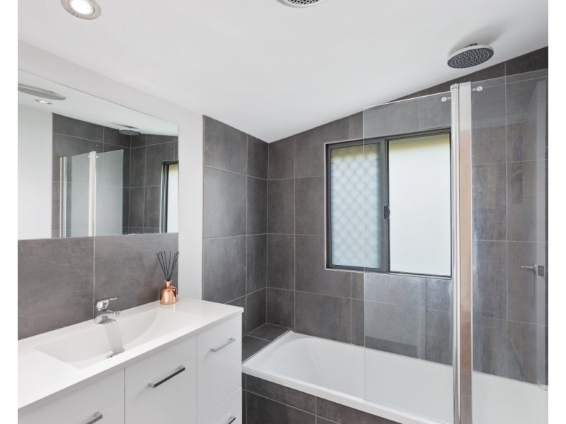 11 Burnett Street, Berserker QLD 4701