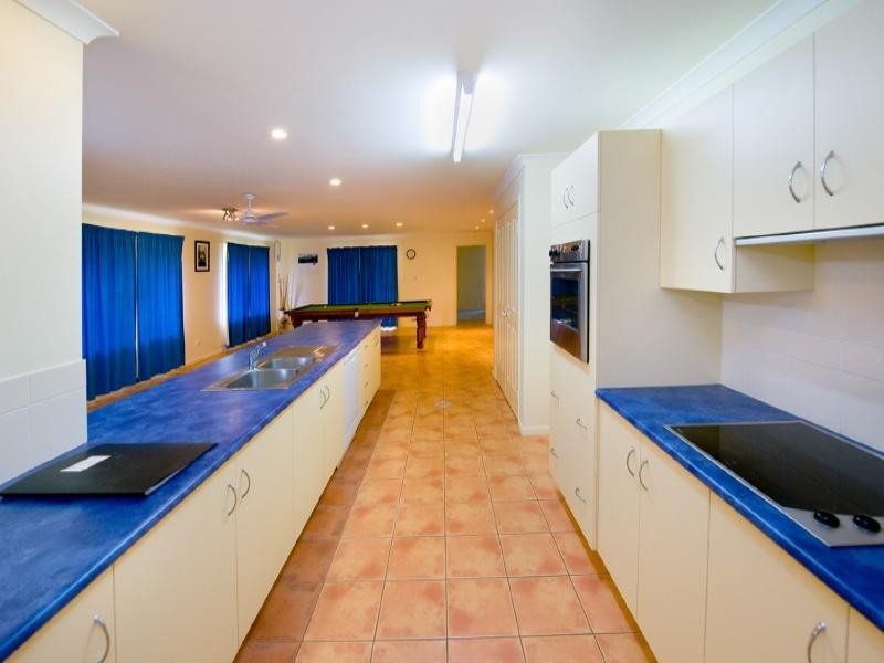 8 Dawn Close, Rockyview QLD 4701