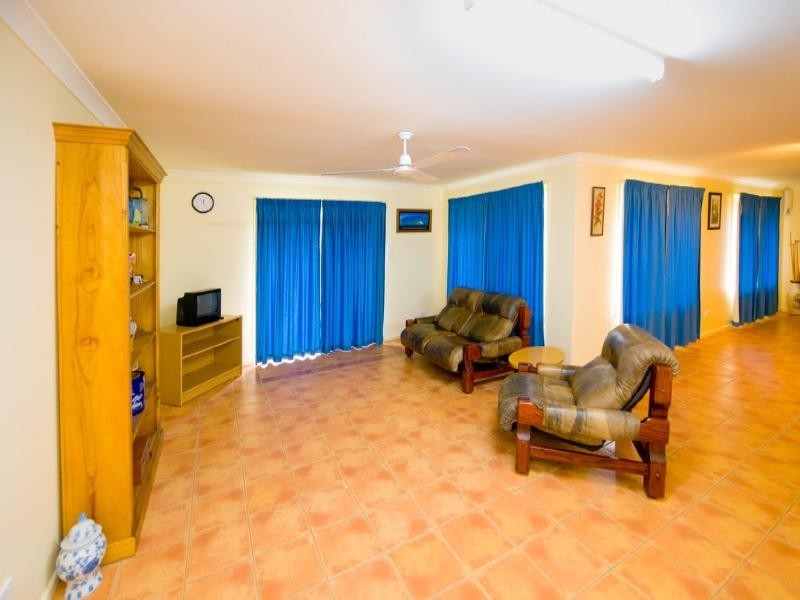 8 Dawn Close, Rockyview QLD 4701