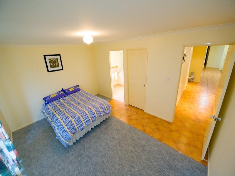 8 Dawn Close, Rockyview QLD 4701