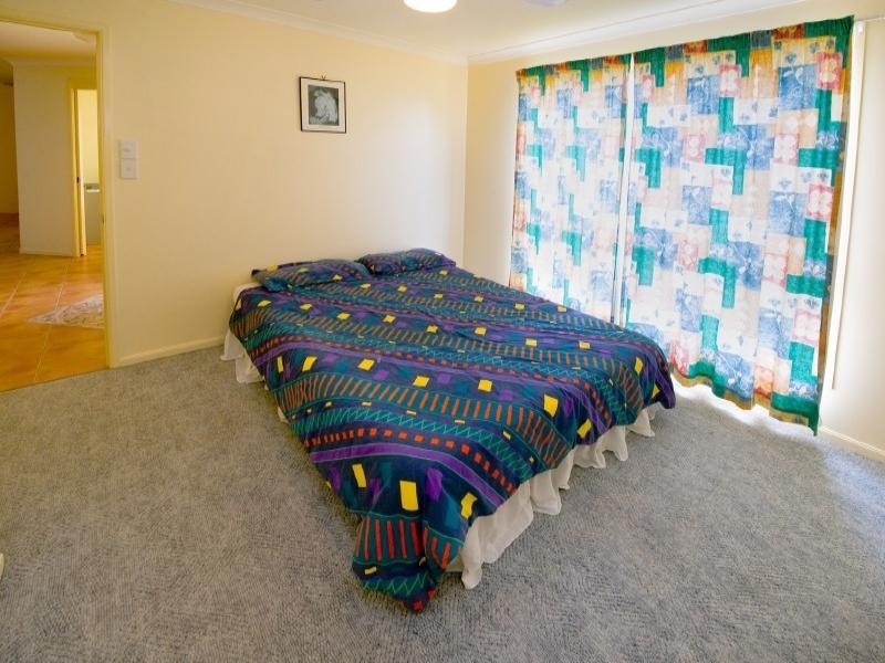 8 Dawn Close, Rockyview QLD 4701