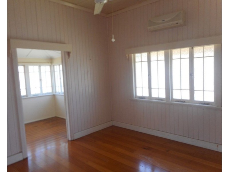 69 Livingstone Street, Berserker QLD 4701