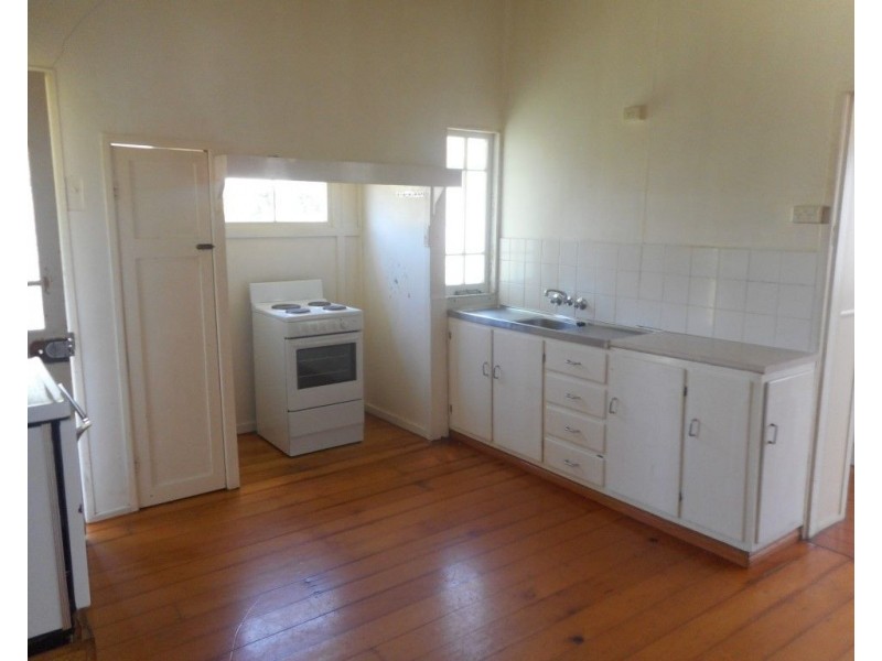 69 Livingstone Street, Berserker QLD 4701