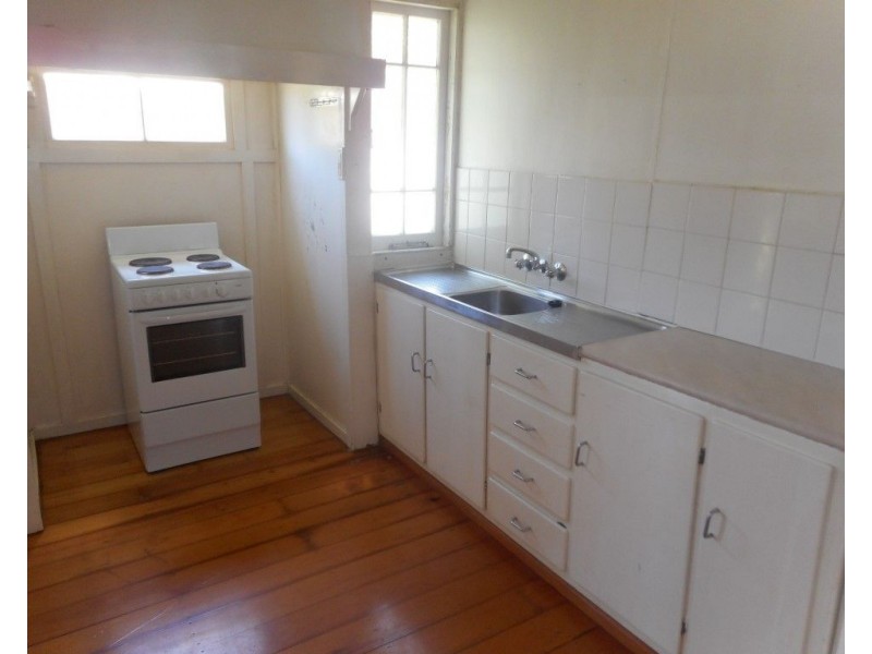 69 Livingstone Street, Berserker QLD 4701