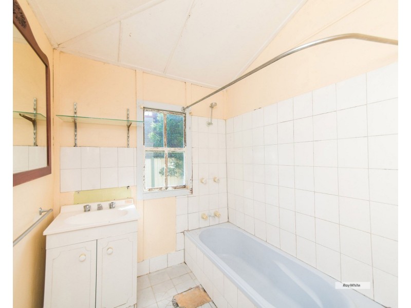 130 High Street, Berserker QLD 4701