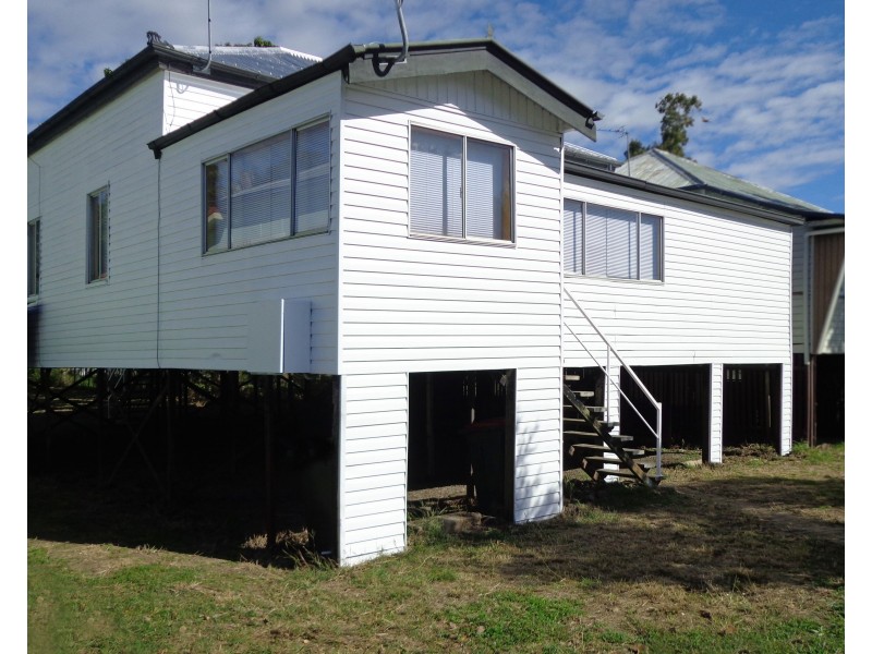 386 East Street, Depot Hill QLD 4700
