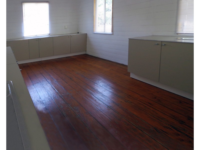 386 East Street, Depot Hill QLD 4700