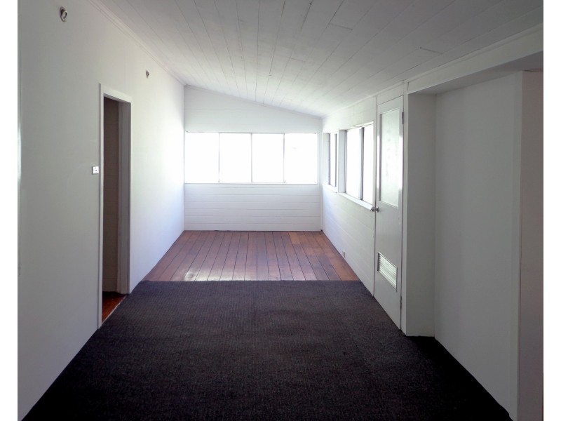 386 East Street, Depot Hill QLD 4700