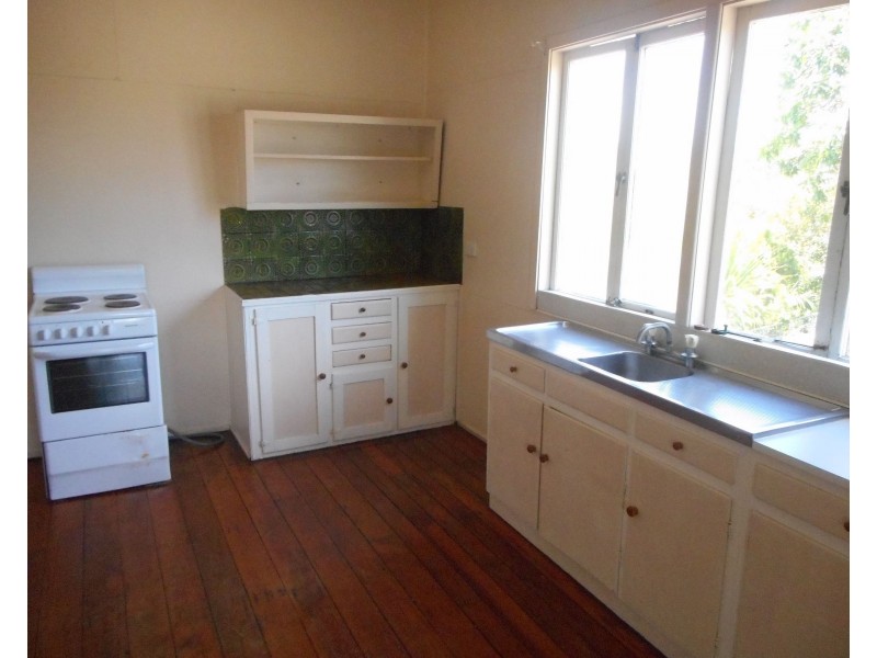 242 West Street, Allenstown QLD 4700